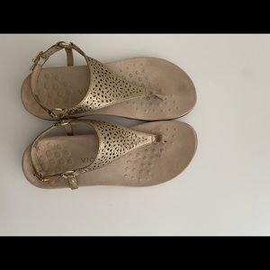 Vionic Kirra Gold Laser-cut Sandal 9.5W